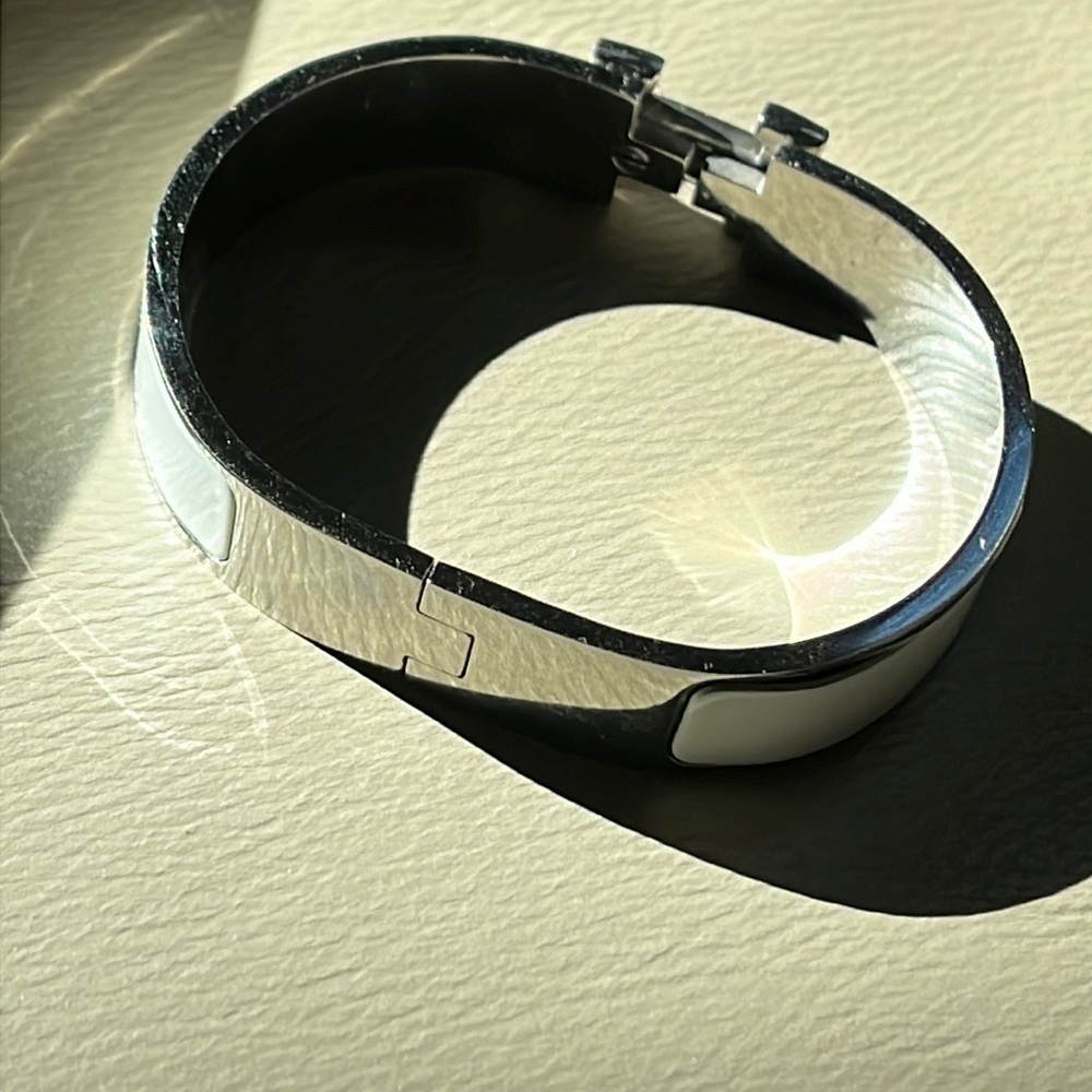 Classic Hermes H bracelet in silver and white - Picture 7 of 9